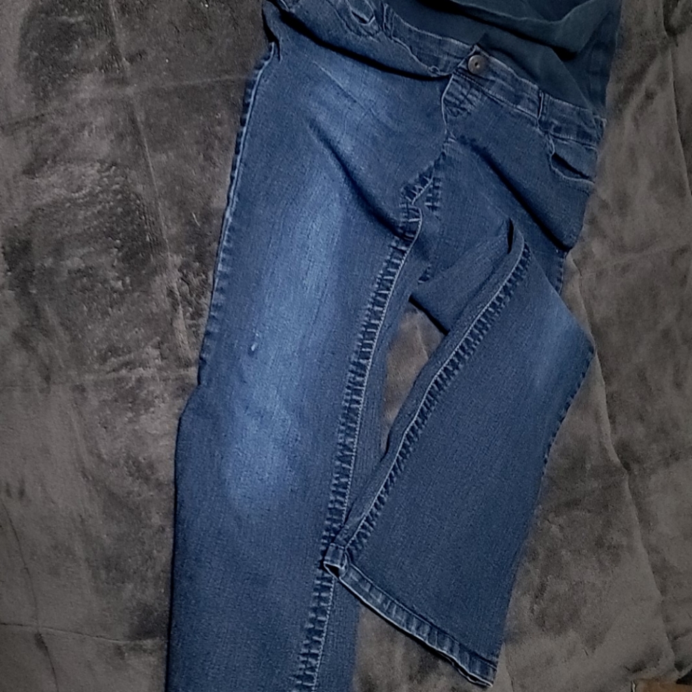 Size M Thyme Maternity Pants Bootcut Size M